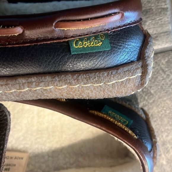 Cabela’s brown leather loafers w/ fur lining - Picture 3 of 5